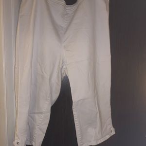 White denim capris zipper,button w/elastic in back,rhinestone button at bottom